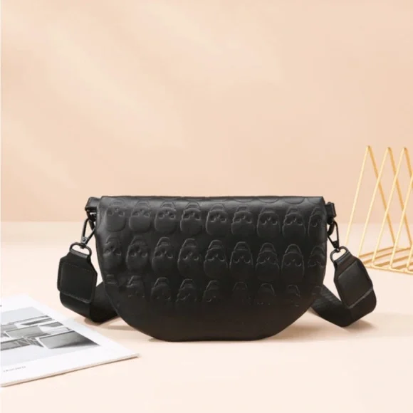 Chic Black Embossed Crossbody Bag with Chain Strap - Picture 7 of 12
